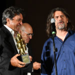 Gianluca Leurini vice Presidente de La Pellicola dOro premia il Capo Macchinista Fabio Fumelli per il film IL TRADITORE