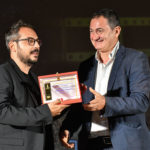 Paolo Masini premia Alessandro Bianchi come Miglior fonico di presa diretta per la serie GOMORRA