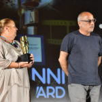 Tizia Diamante con il produttore Riccardo Neri ritira il premio speciale per Roberto Diamanti