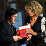attore de OGNUNO E PERFETTO premiato da Silvia Costa