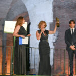 Assessore ai grandi eventi Alessandro Onorato premia Nancy Brlli premio allattività artistica 4